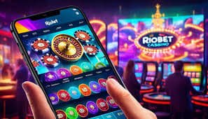 Pengguna momo189 di Indonesia mengakses platform hiburan digital melalui smartphone saat bersantai